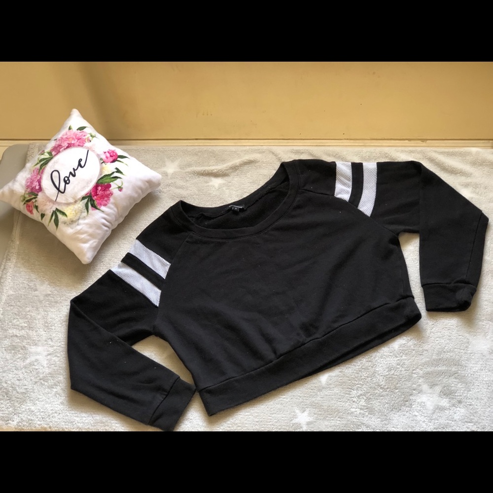 black and mesh white crop top 🖤🤍🖤🤍🖤🤍🖤